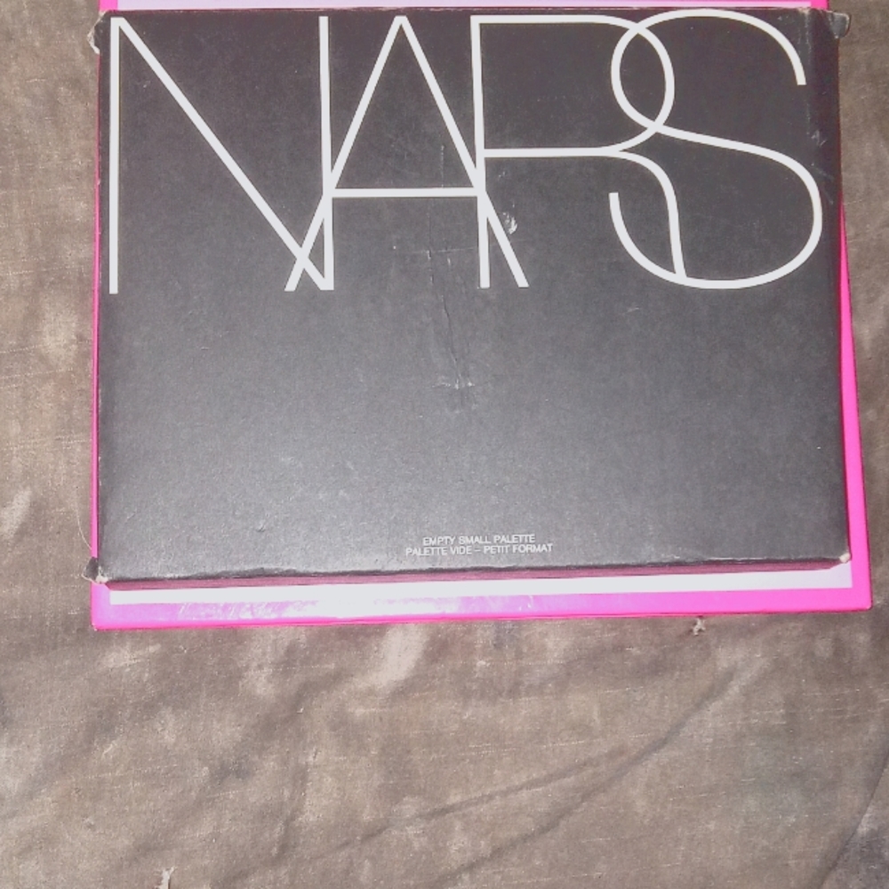 NARS pallet empty black 🖤 8in by 10in